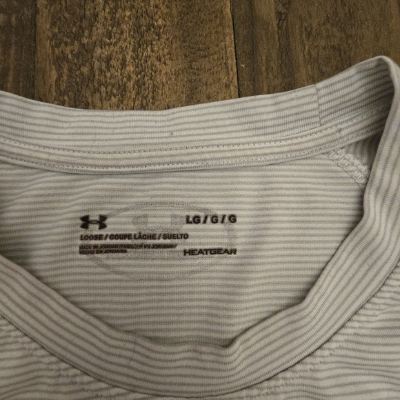 Under Armour Men's Gray Performance Shirt - Picture 5 of 5